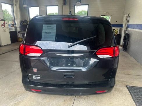 Used 2017 Chrysler Pacifica LX FWD image 6