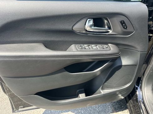 New 2026 Chrysler Pacifica Select w/ S Appearance Package FWD image 17