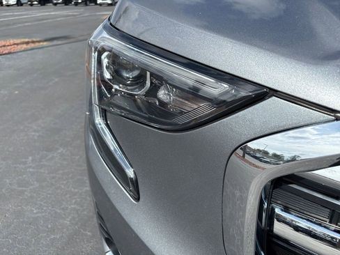 Used 2021 GMC Terrain SLT image 25