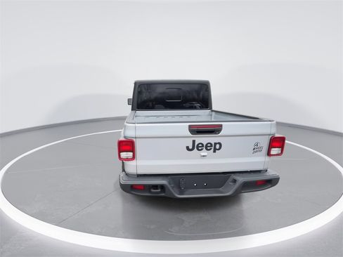 Used 2022 Jeep Gladiator Willys image 7