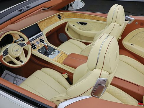 Used 2020 Bentley Continental GT image 46