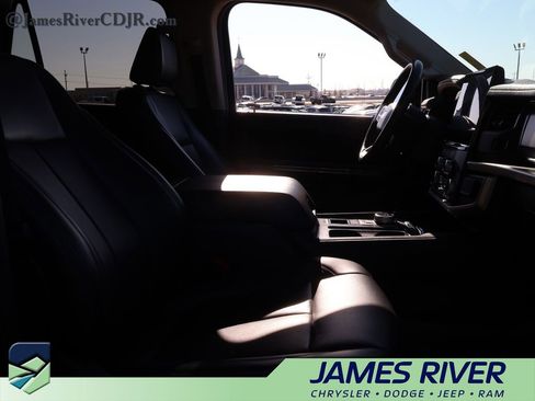 Used 2024 Ford Expedition Max XLT image 9