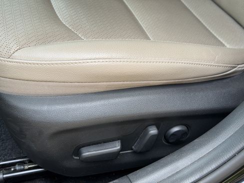 Used 2020 Hyundai Elantra Limited w/ Cargo Package (C1) FWD image 6