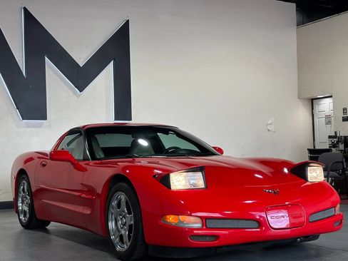 Used 1999 Chevrolet Corvette Coupe w/ Performance Handling Pkg RWD image 2