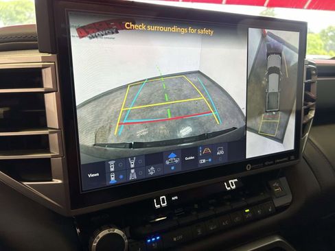 Used 2024 Toyota Tundra Platinum AWD/4WD image 31