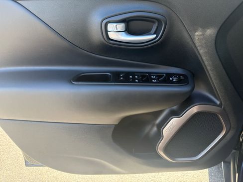 Used 2023 Jeep Renegade Latitude image 10