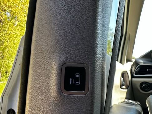 Used 2023 Chrysler Voyager LX FWD image 17