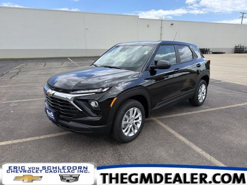 New 2026 Chevrolet TrailBlazer LS w/ LS Convenience Package AWD/4WD image 1