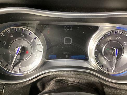 Used 2015 Chrysler 300 Limited image 17