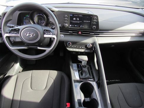 Used 2023 Hyundai Elantra Blue image 9