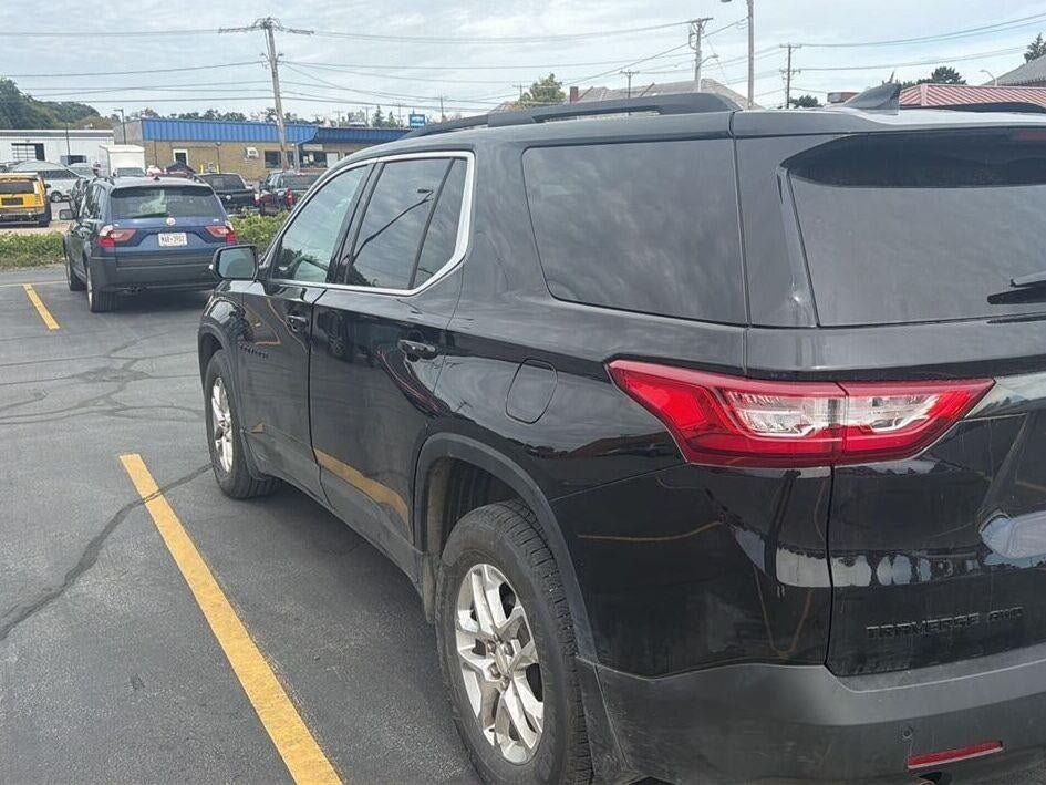 Used 2021 Chevrolet Traverse LT w/ LPO, Blackout Package AWD/4WD image 5