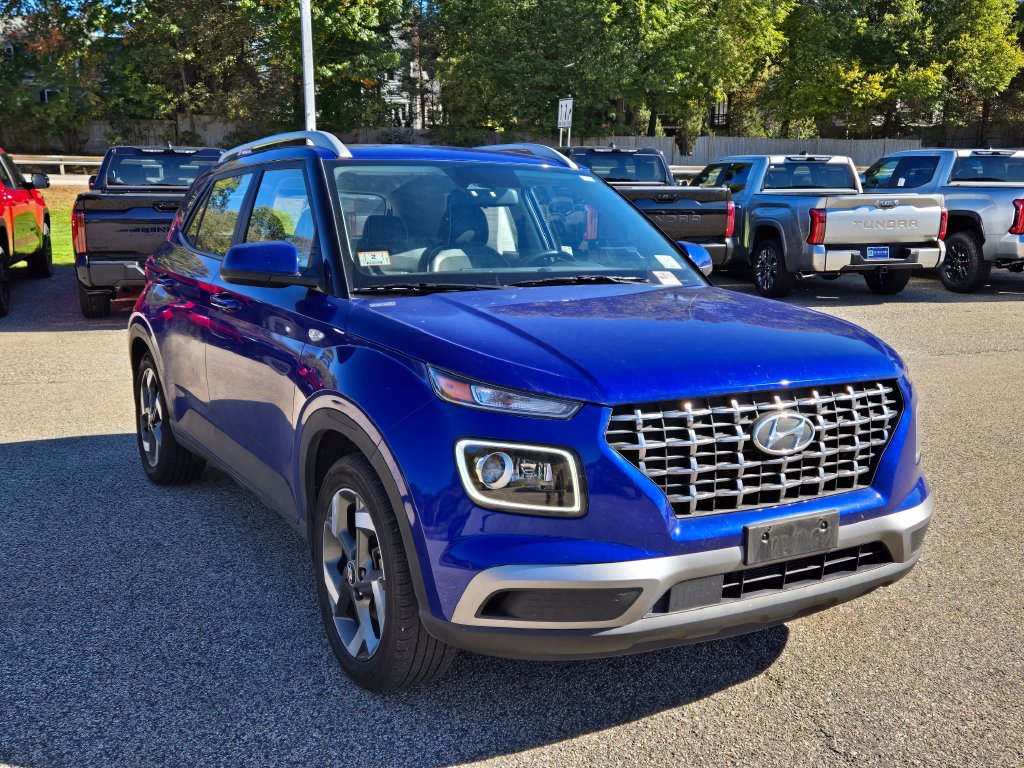 Used 2025 Hyundai Venue Limited FWD image 8