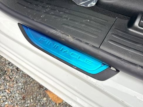 New 2026 Chrysler Pacifica Pinnacle image 36