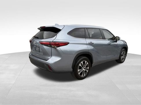 Used 2023 Toyota Highlander L image 7