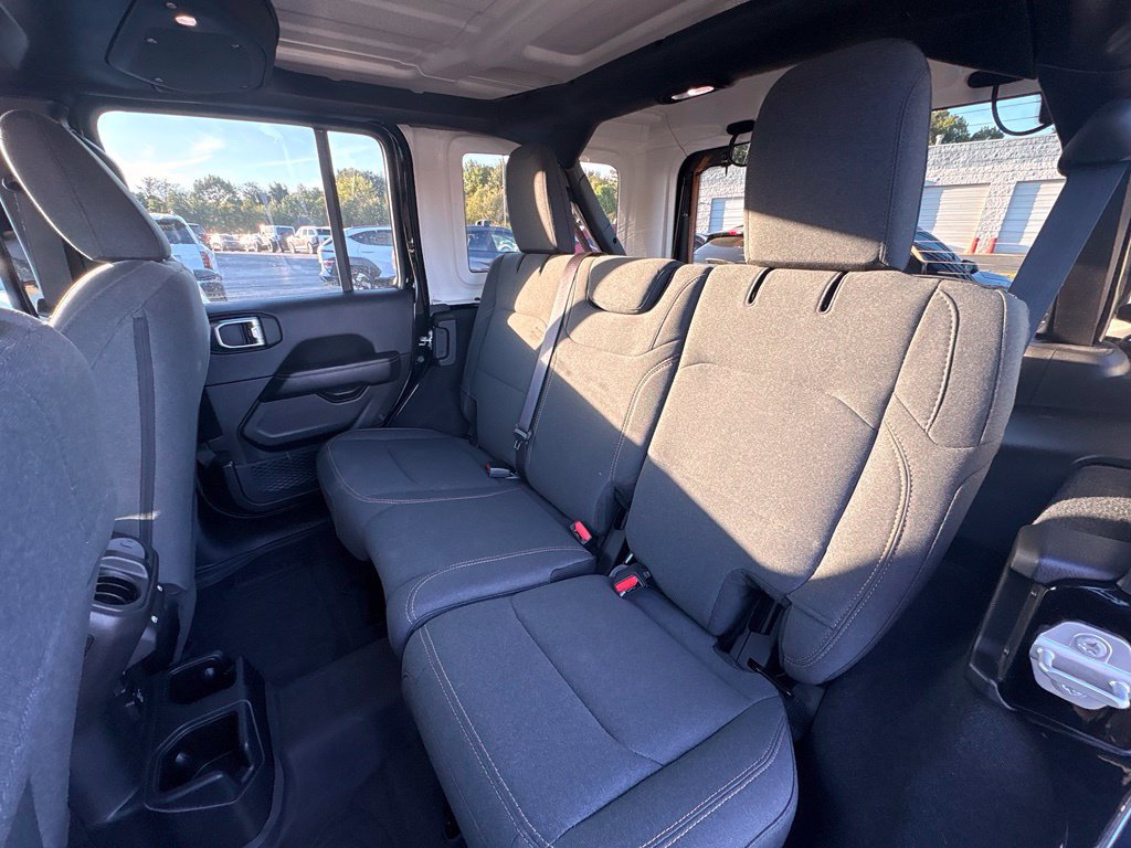 Used 2024 Jeep Wrangler Unlimited Sahara AWD/4WD image 25