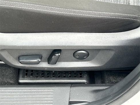 Used 2023 Nissan Rogue SV image 16