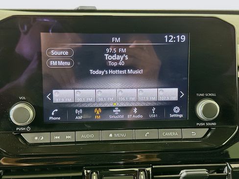 Used 2025 Nissan Pathfinder SV FWD image 21