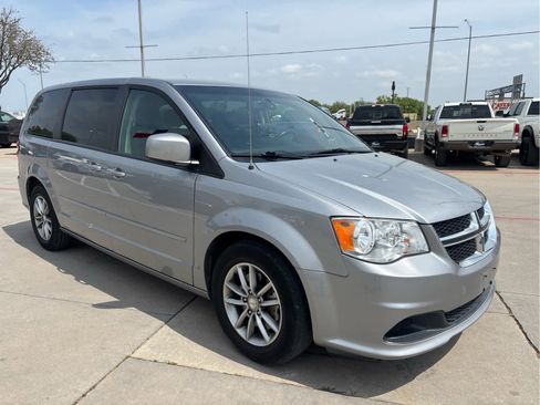 Used 2016 Dodge Grand Caravan SE image 4