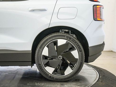 New 2026 Volvo EX30 Plus w/ Climate Package image 10