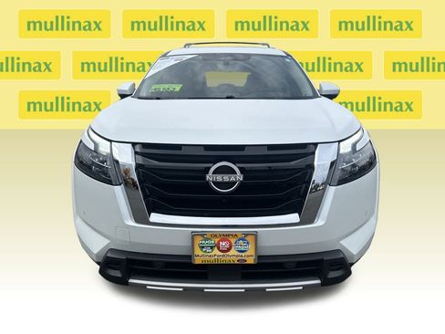 Used 2025 Nissan Pathfinder Platinum w/ Cargo Package image 16
