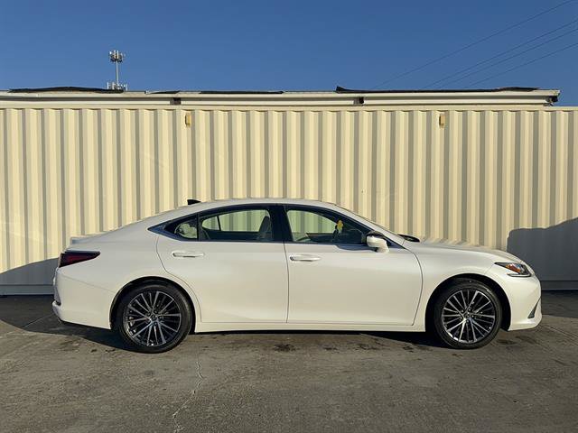 Certified 2025 Lexus ES 350 w/ Premium Package FWD image 2