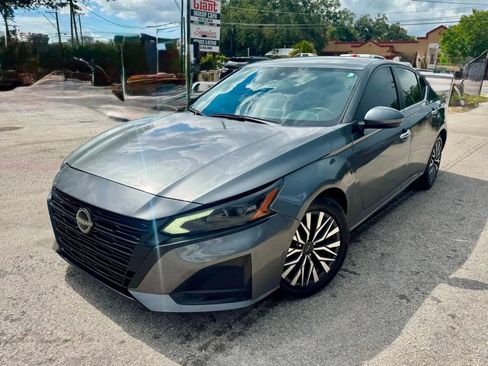 Used 2023 Nissan Altima 2.5 SV FWD image 2