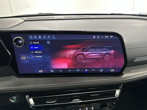 Used 2024 Chevrolet Traverse LT w/ LPO, Floor Liner Package AWD/4WD image 44