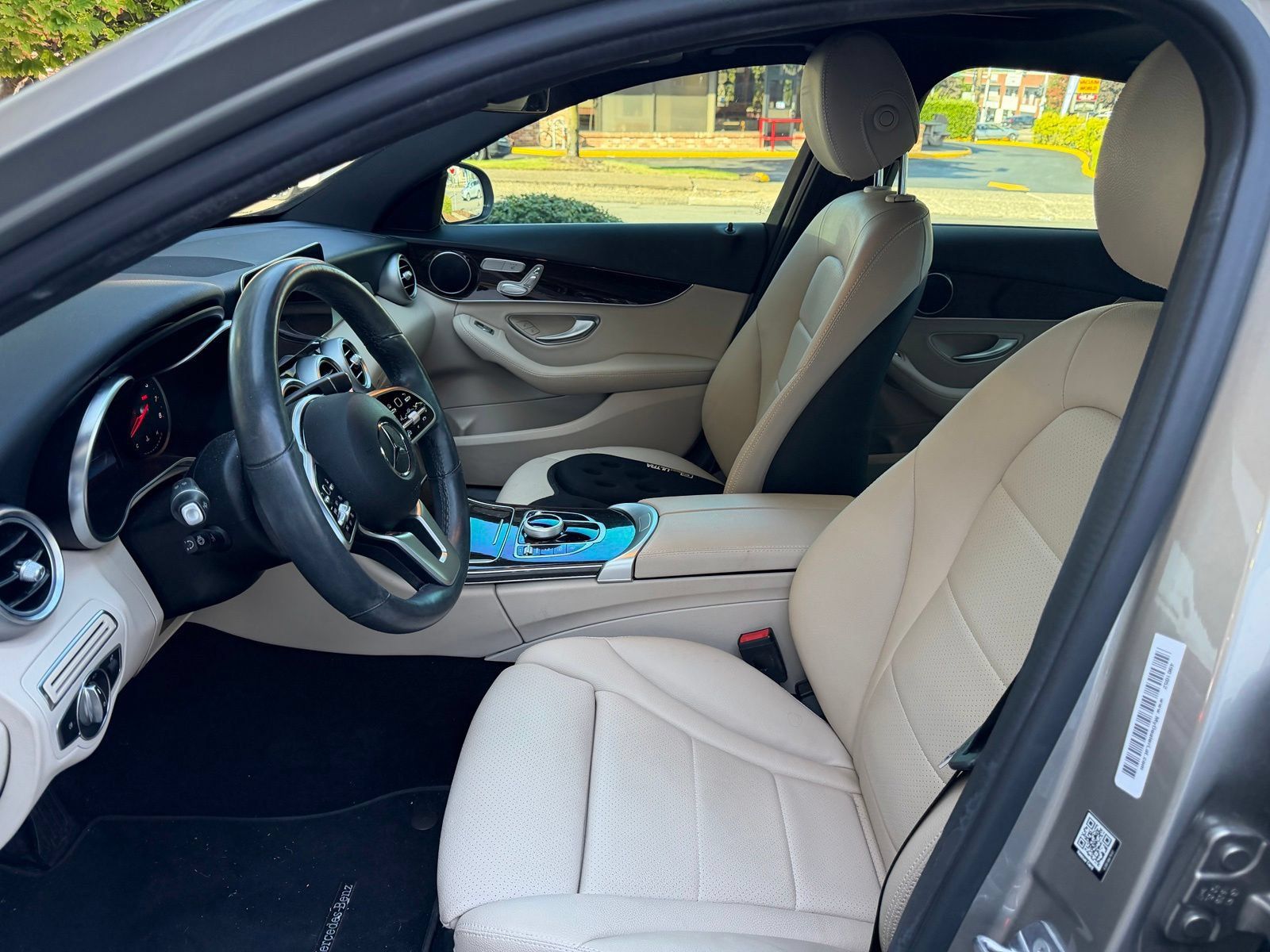 Used 2019 Mercedes-Benz C 300 4MATIC Sedan image 6