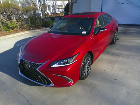 Used 2025 Lexus ES 300h w/ Premium Package image 6