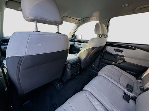 Used 2023 Honda Pilot LX image 24