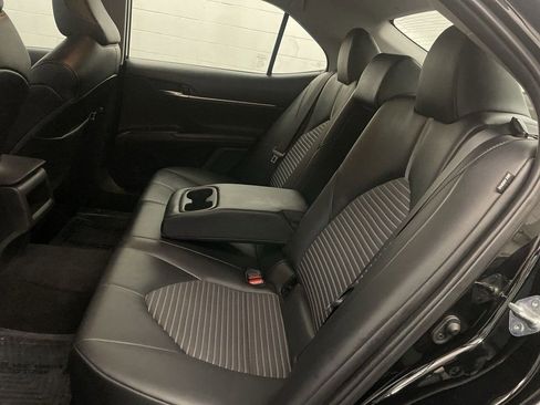 Used 2022 Toyota Camry SE w/ Convenience Package image 18