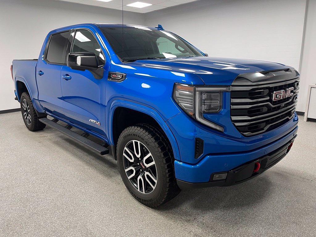 Used 2023 GMC Sierra 1500 AT4 w/ Technology Package AWD/4WD image 2