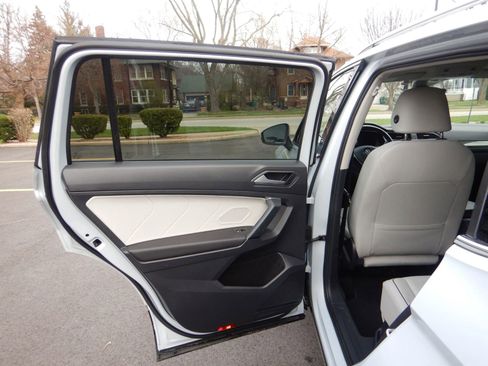 Used 2019 Volkswagen Tiguan SEL Premium AWD/4WD image 18