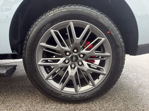 New 2025 Ford Expedition Platinum w/ Stealth Performance Package image 23