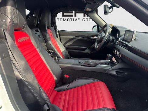 Certified 2018 FIAT 124 Spider Abarth w/ Convenience Group image 24