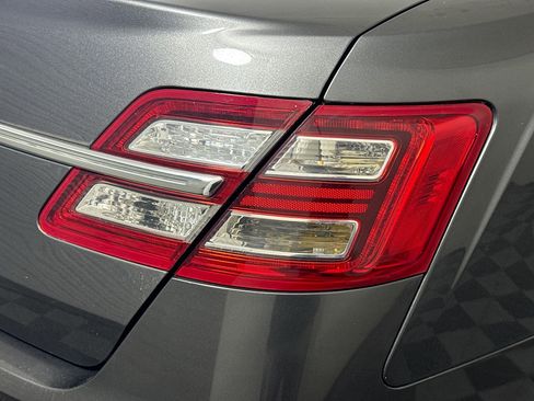 Used 2017 Ford Taurus SE image 33