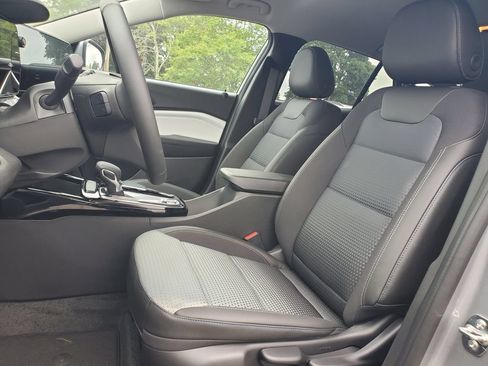 New 2026 Chevrolet Trax LT w/ Driver Confidence Package FWD image 6