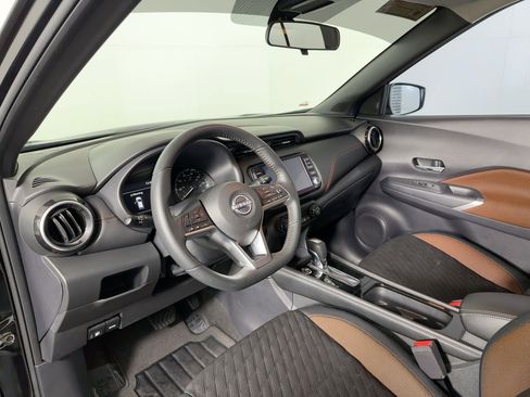 Used 2024 Nissan Kicks SR image 3
