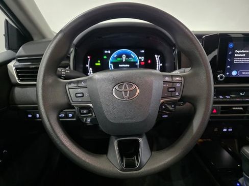 Used 2025 Toyota Camry LE image 16