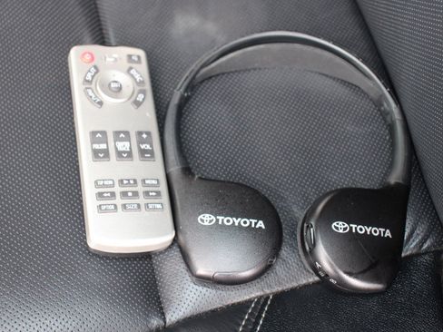 Used 2017 Toyota Sienna SE Premium image 14