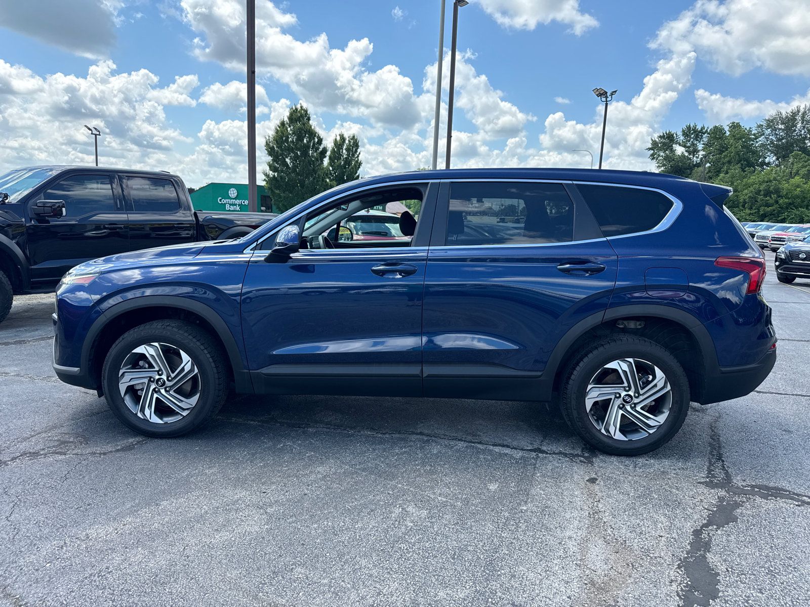 Used 2023 Hyundai Santa Fe SE AWD/4WD image 3