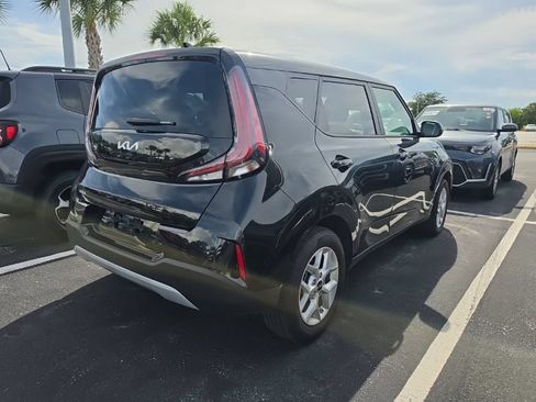 Certified 2025 Kia Soul LX w/ LX Technology Package FWD image 17