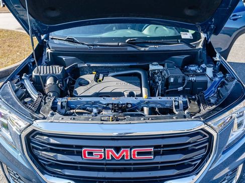 Used 2024 GMC Terrain SLE w/ Driver Convenience Package image 21