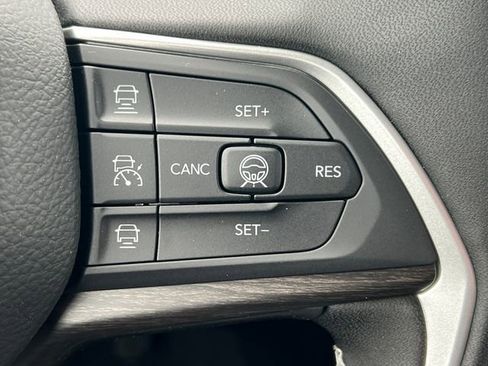 New 2026 Jeep Grand Cherokee Altitude image 18