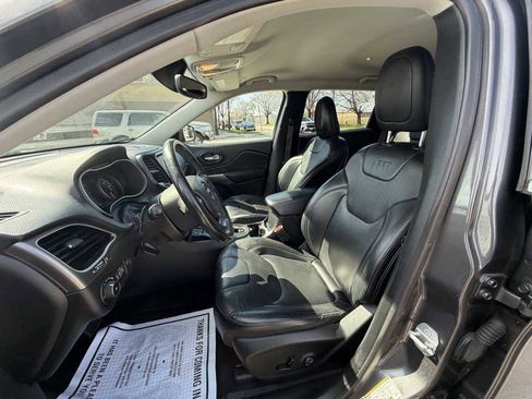 Used 2019 Jeep Cherokee Limited image 11