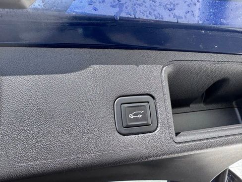 Used 2022 GMC Terrain SLE w/ Driver Convenience Package image 40