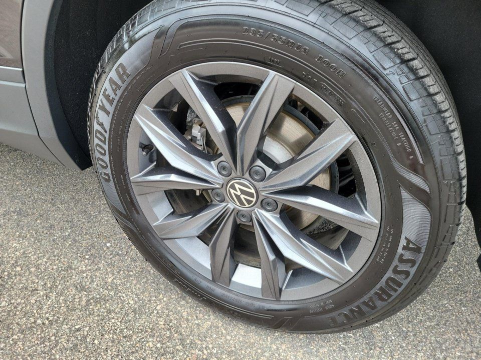 Certified 2023 Volkswagen Tiguan SE w/ Panoramic Sunroof Package FWD image 23