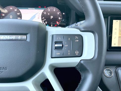 Used 2024 Land Rover Defender 110 S image 24
