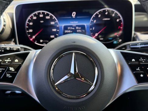 Used 2023 Mercedes-Benz GLC 300 4MATIC image 32