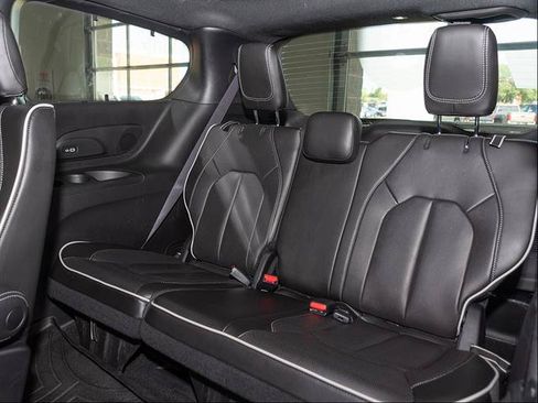 Used 2023 Chrysler Pacifica Limited w/ S Appearance Package AWD/4WD image 22